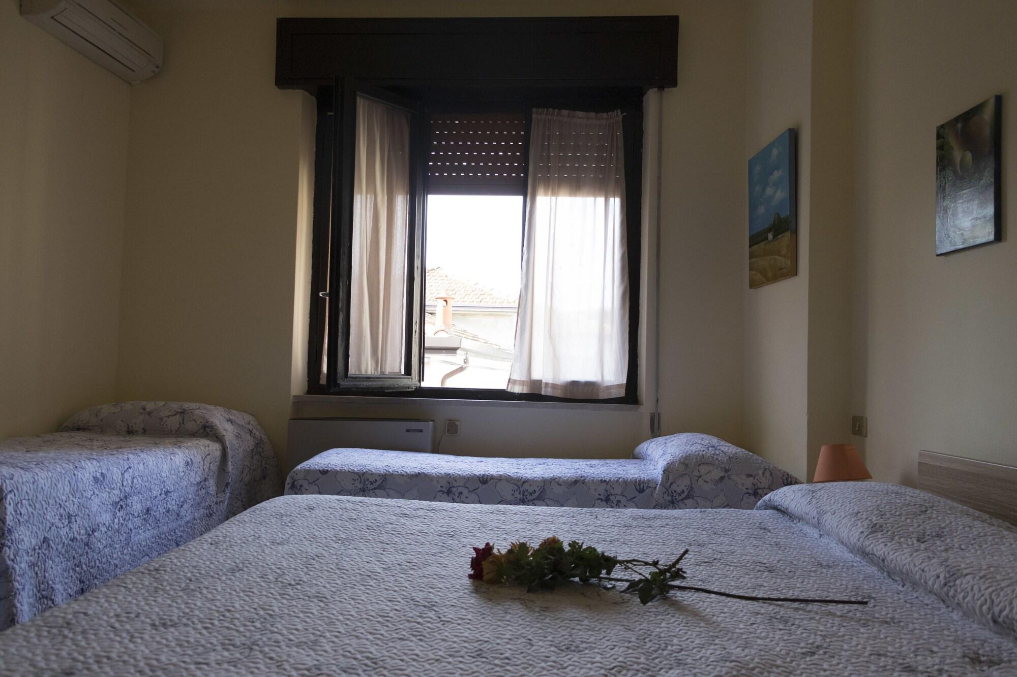 Hotel Primavera เดเซนซาโนเดลการ์ดา ภายนอก รูปภาพ