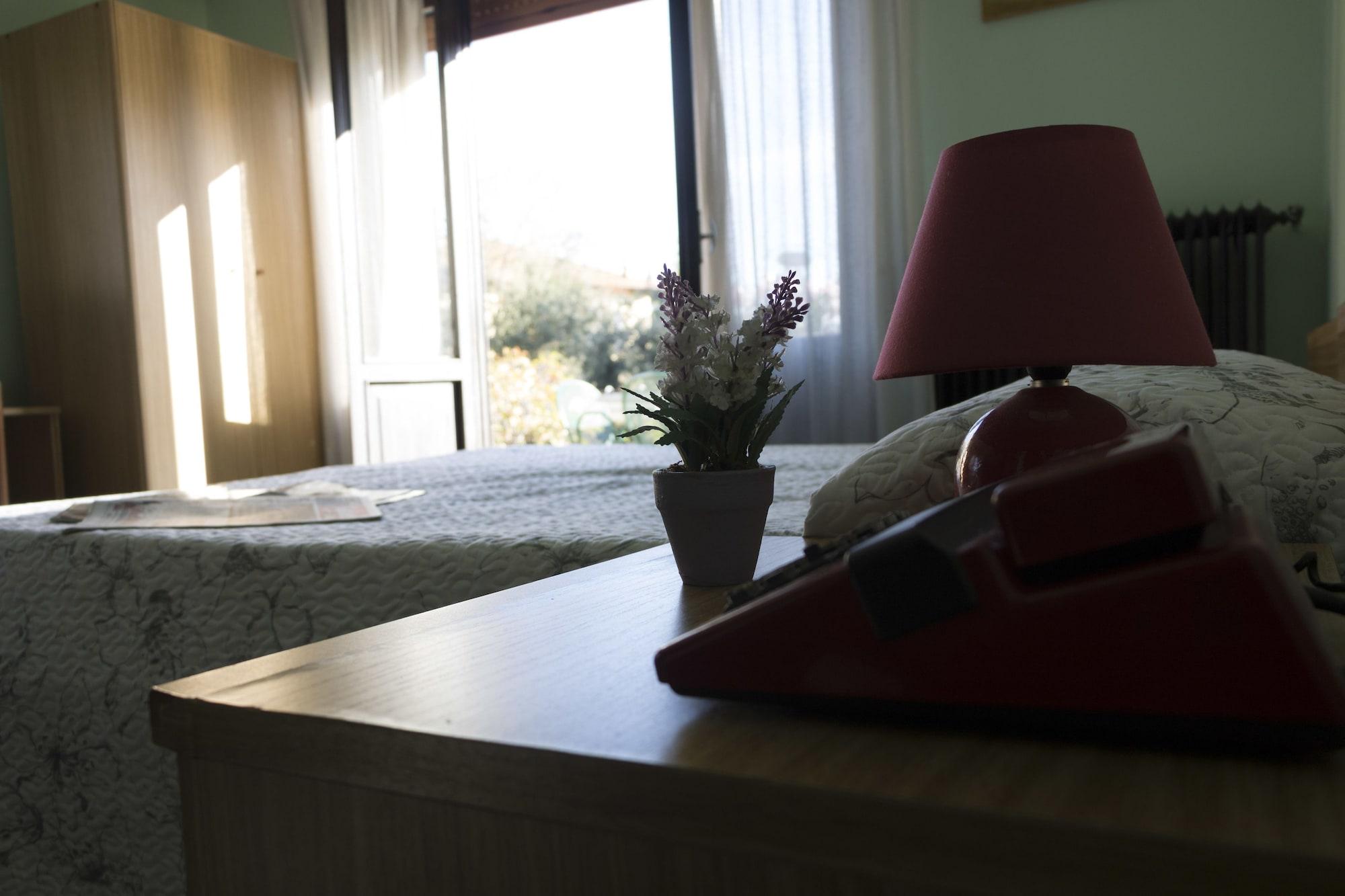 Hotel Primavera เดเซนซาโนเดลการ์ดา ภายนอก รูปภาพ