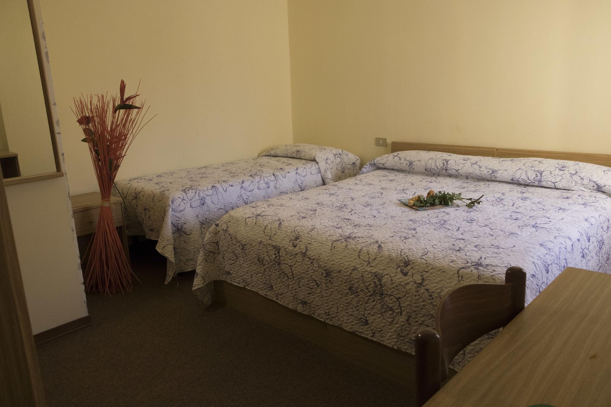 Hotel Primavera เดเซนซาโนเดลการ์ดา ภายนอก รูปภาพ