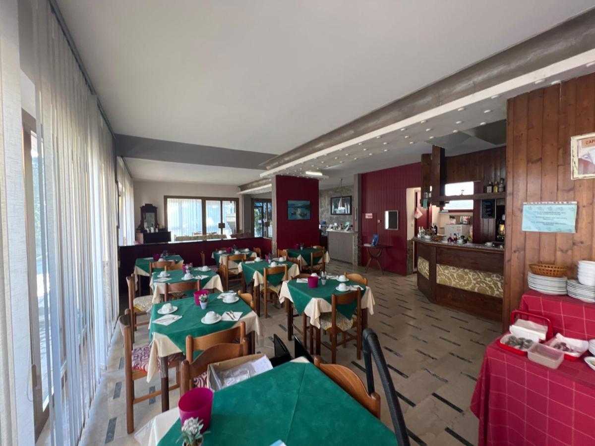 Hotel Primavera เดเซนซาโนเดลการ์ดา ภายนอก รูปภาพ