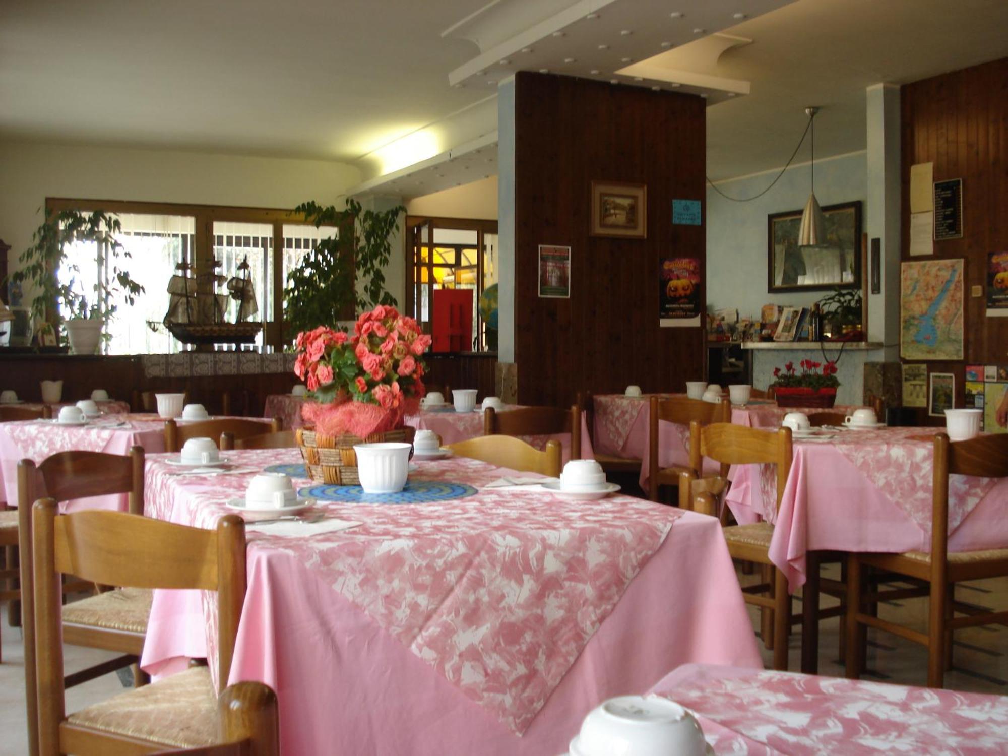 Hotel Primavera เดเซนซาโนเดลการ์ดา ภายนอก รูปภาพ